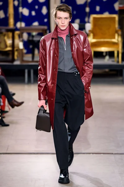 Look 18